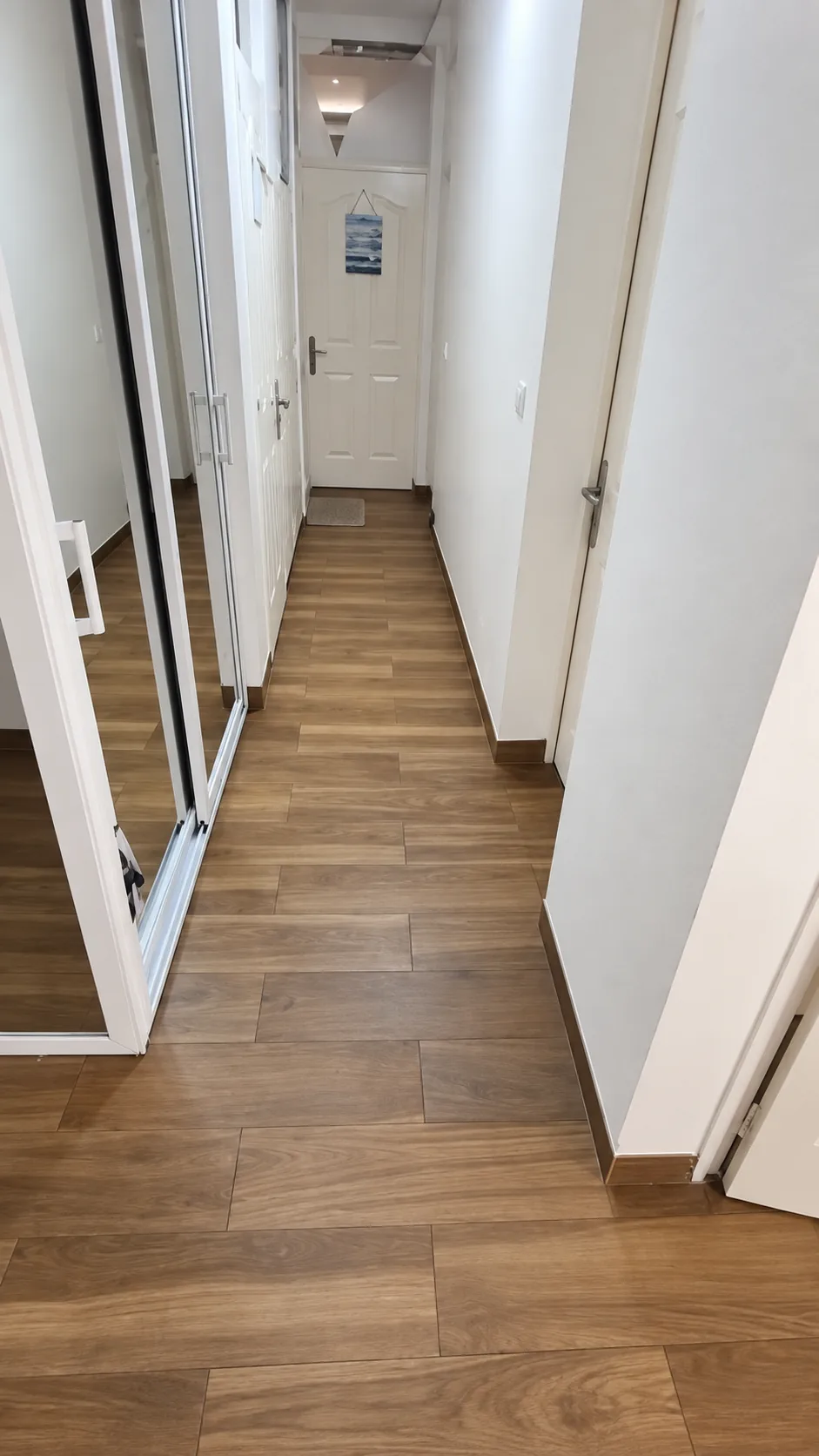 Couloir de distribution vers les chambres