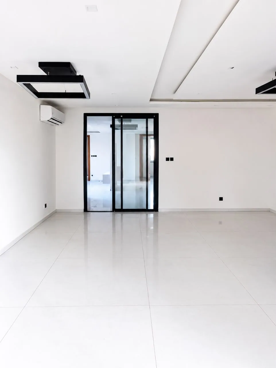 Salon et porte à galandage vitrée